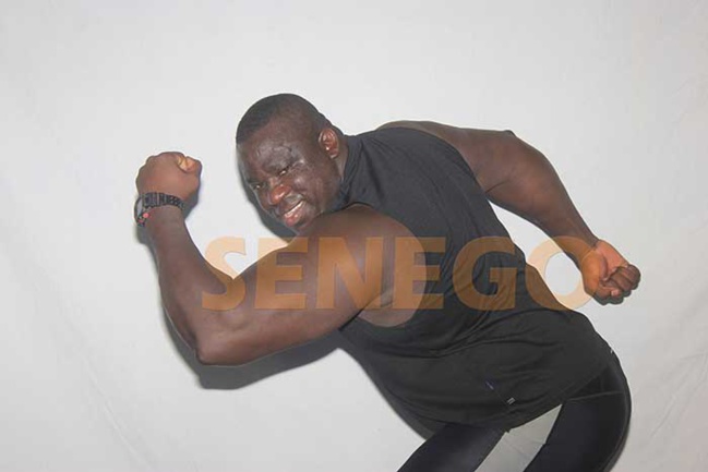 PHOTOS - Yahya Diop Yékini en pleine forme. Regardez